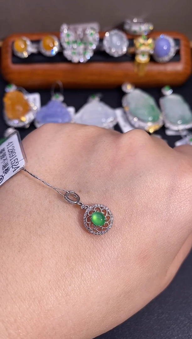 【闪购商品】翡翠颈饰18K金镶嵌万能扣吊坠