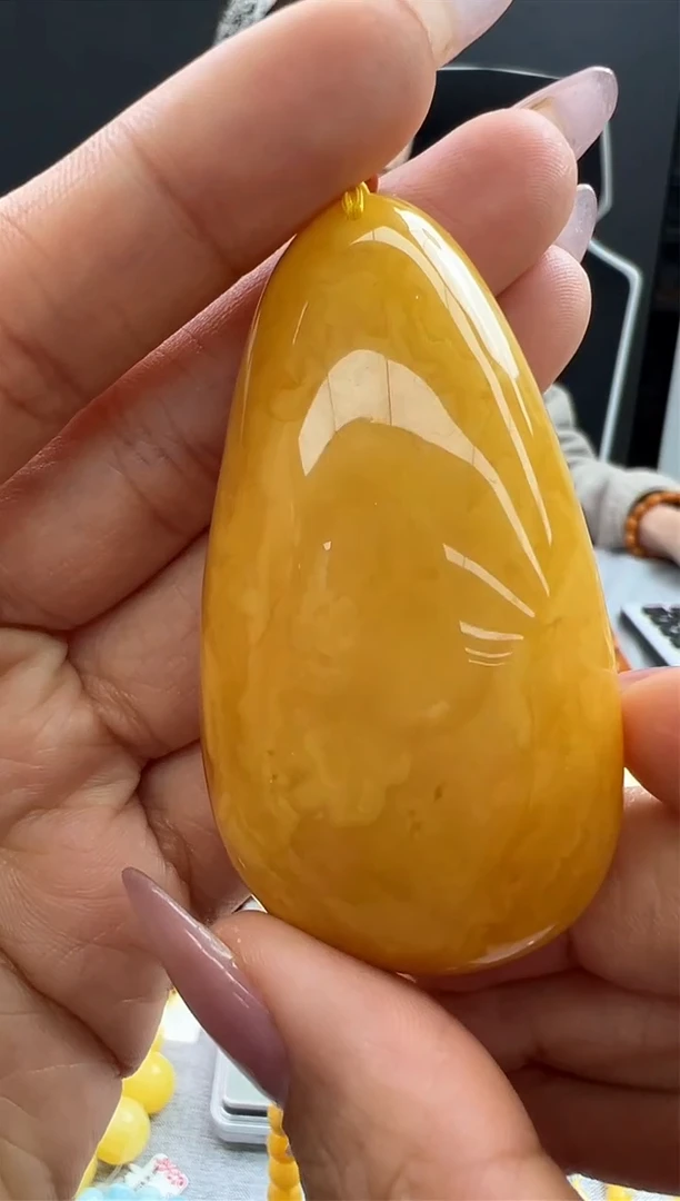 【闪购商品】琥珀颈饰未镶嵌32秒拍号