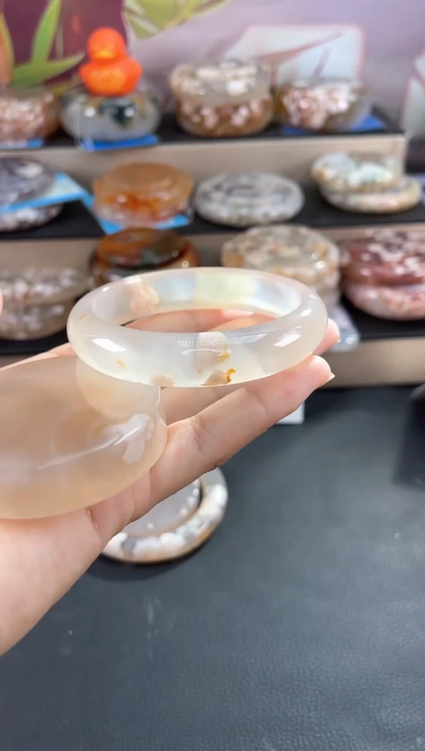 未镶嵌手镯石英质玉57