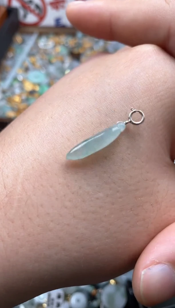 【闪购商品】翡翠颈饰未镶嵌哥哥