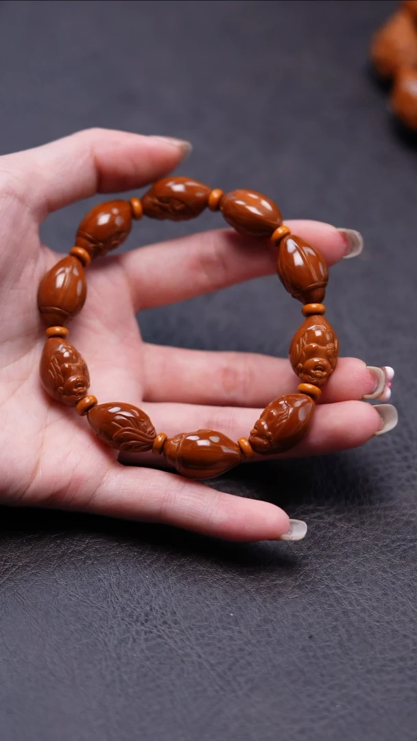 把件橄榄核鲨鱼背弥勒