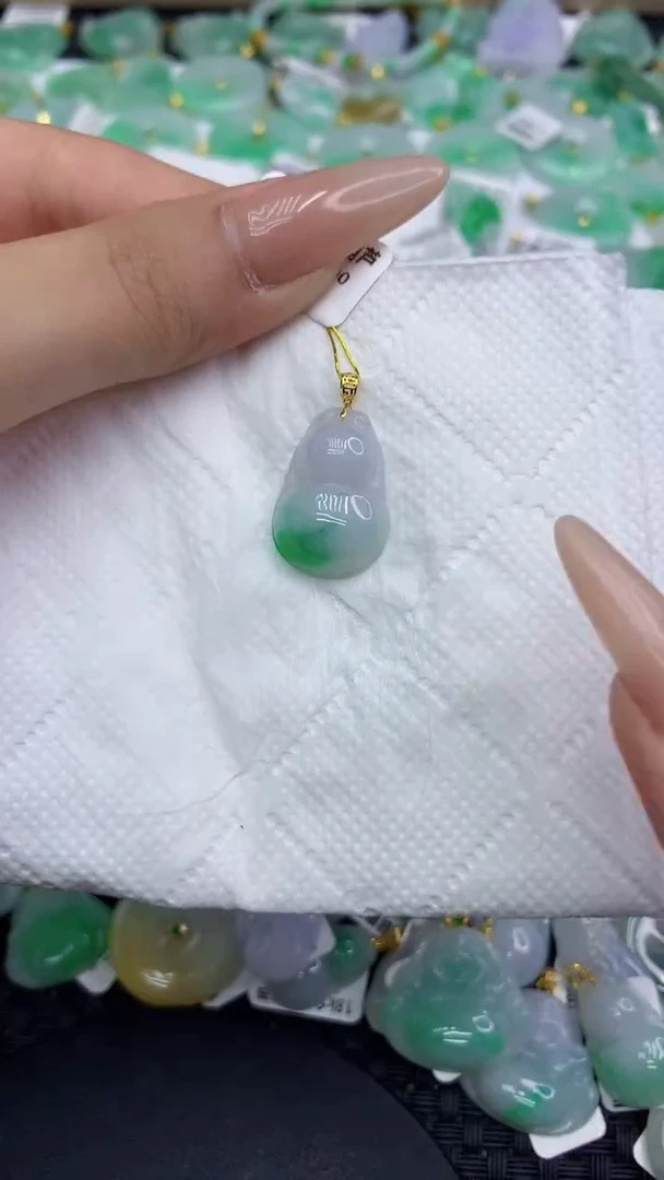 翡翠18K金镶嵌颈饰111111111