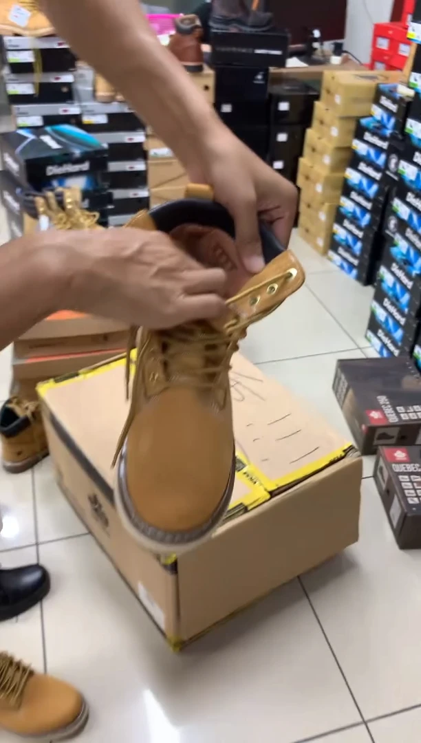 织物84101牛皮，41码，运动鞋码