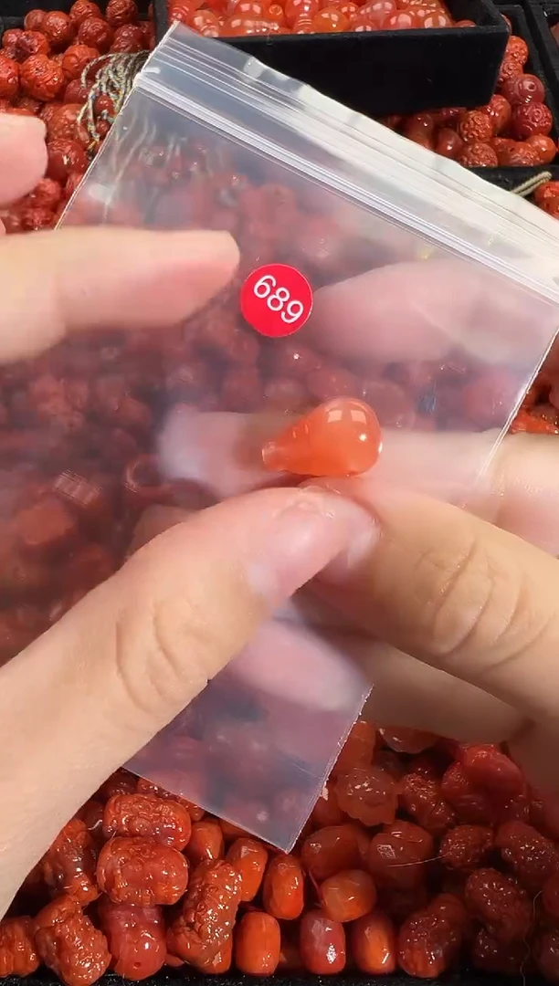 颈饰未镶嵌南红玛瑙1