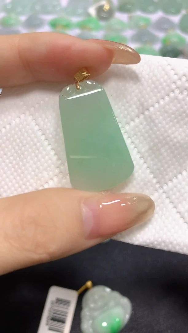 颈饰18K金镶嵌翡翠A货