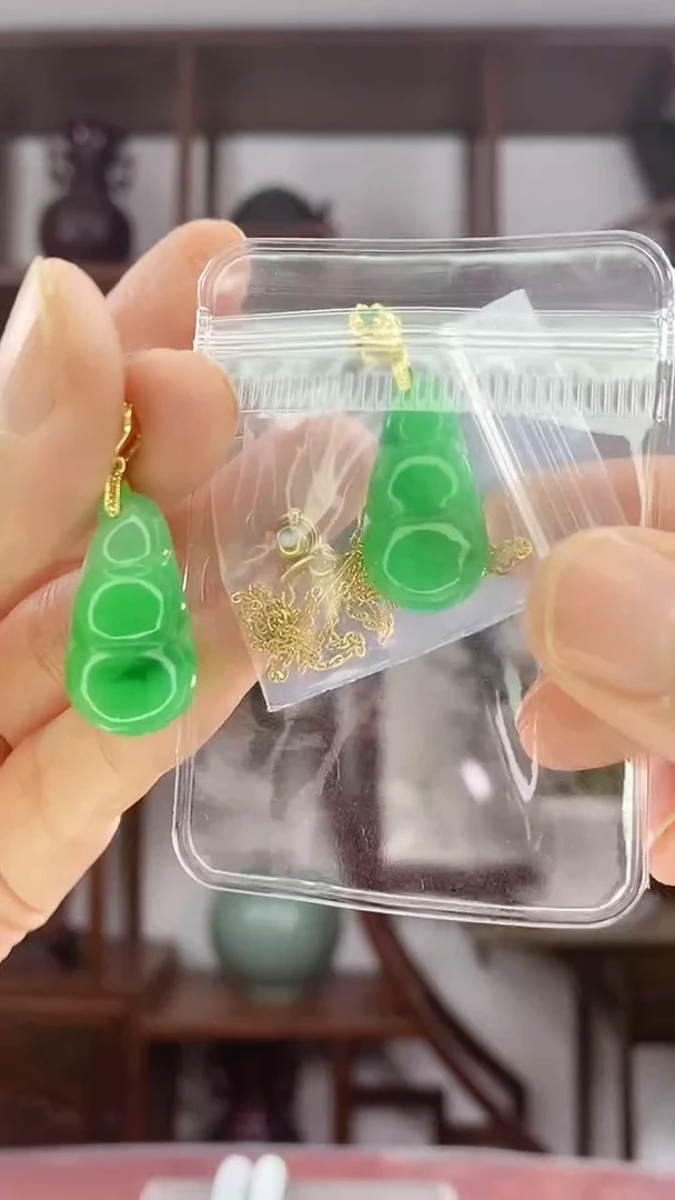 吊坠(赠链)未镶嵌翡翠X12阳绿四季豆