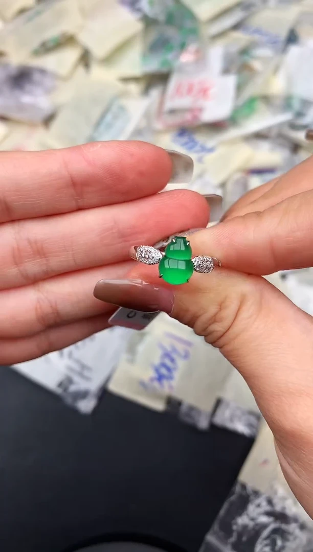 18K金镶嵌挂件翡翠—14圈