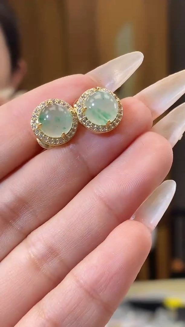 未镶嵌石英质玉（非洲翠）耳钉非洲翠耳饰