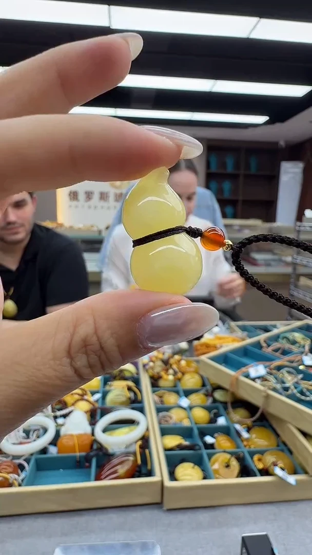 琥珀颈饰未镶嵌113秒拍号 假一罚三