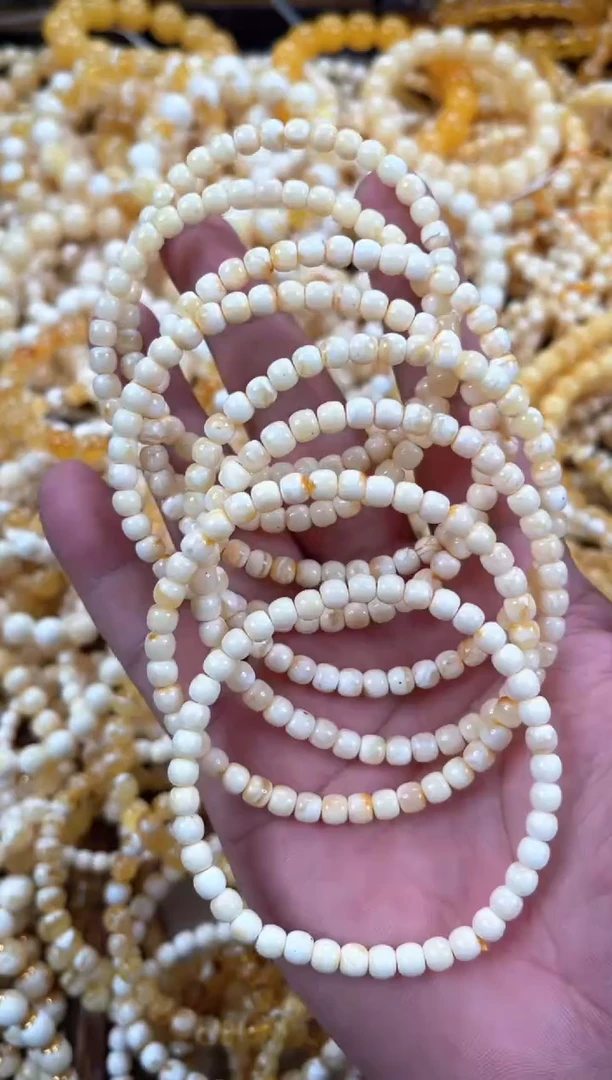 未镶嵌琥珀裸石CC3  5左右多样性一条