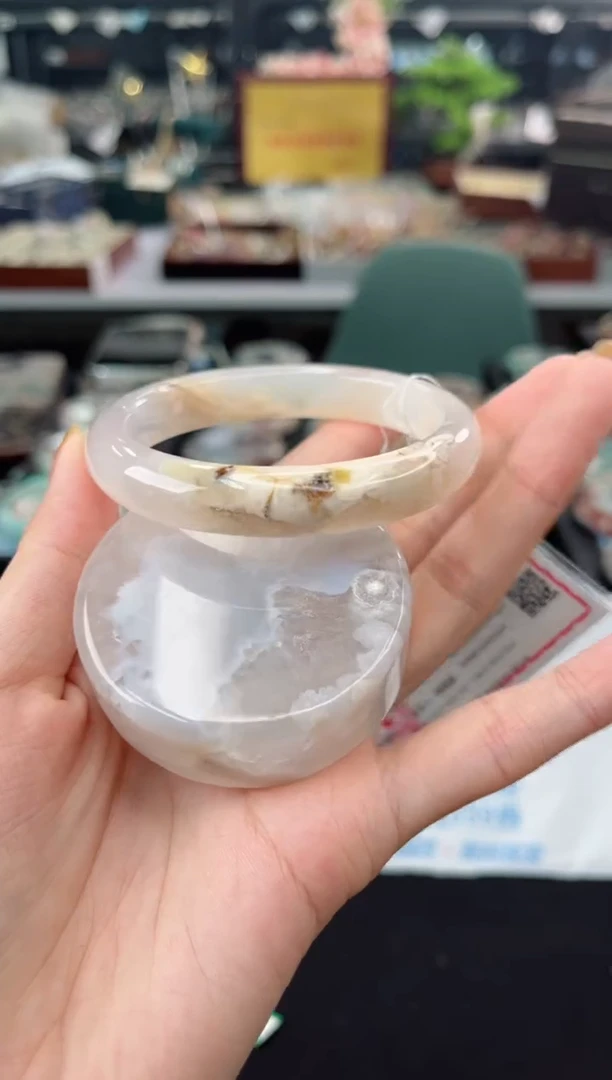 【闪购商品】石英质玉手镯未镶嵌57圈口（不退不换）1446210