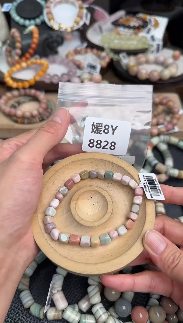 未镶嵌手链石英质玉?****?8Y8828