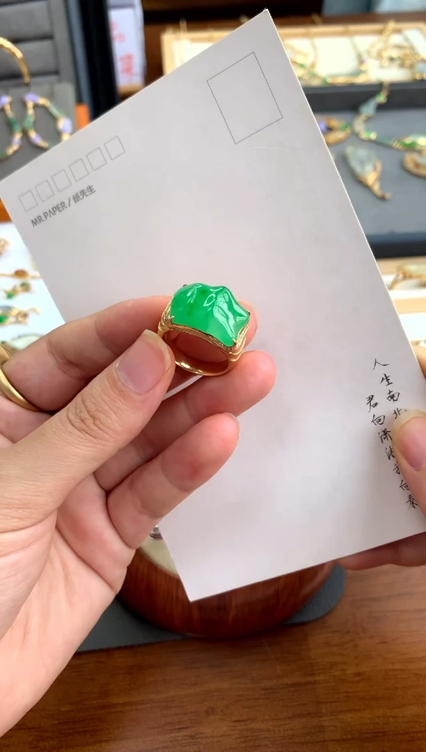 翡翠戒指18K金镶嵌随形绿色设计款（48小时鉴赏）