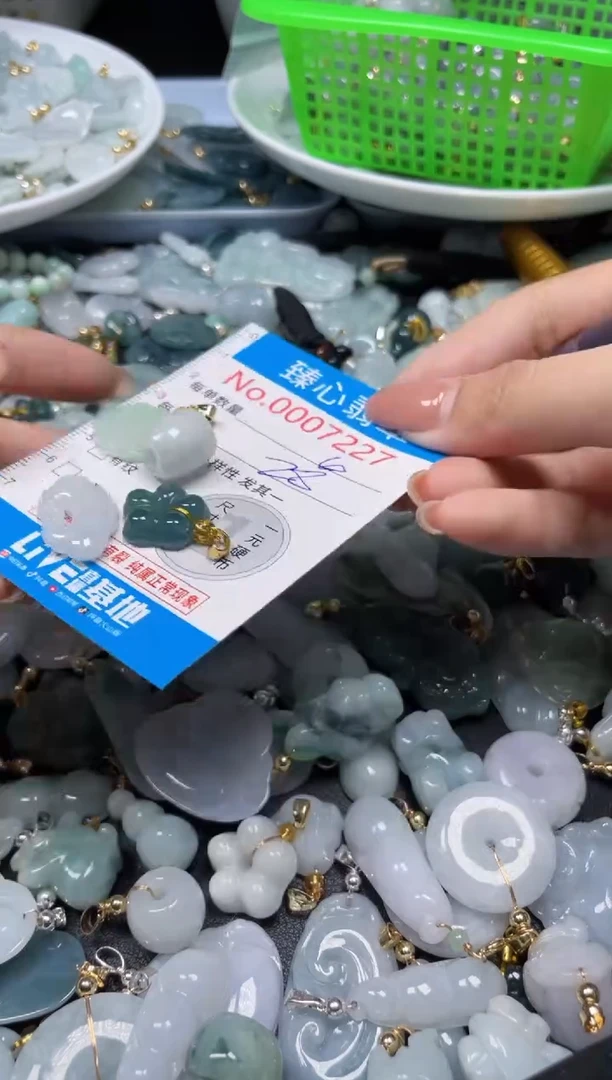 吊坠(不含链)未镶嵌翡翠7227