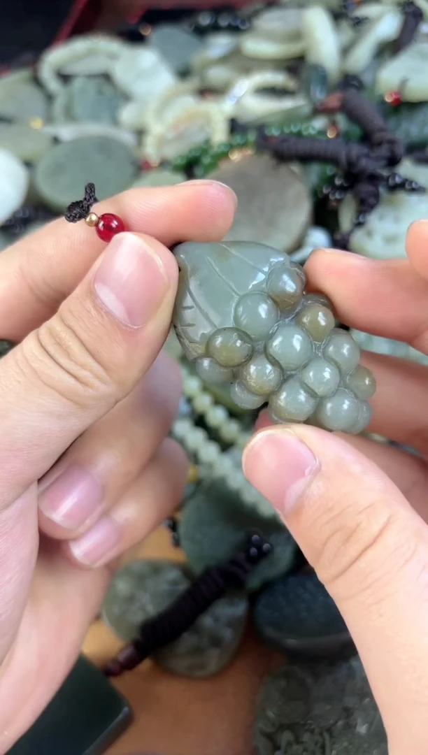 和田玉未镶嵌颈饰1