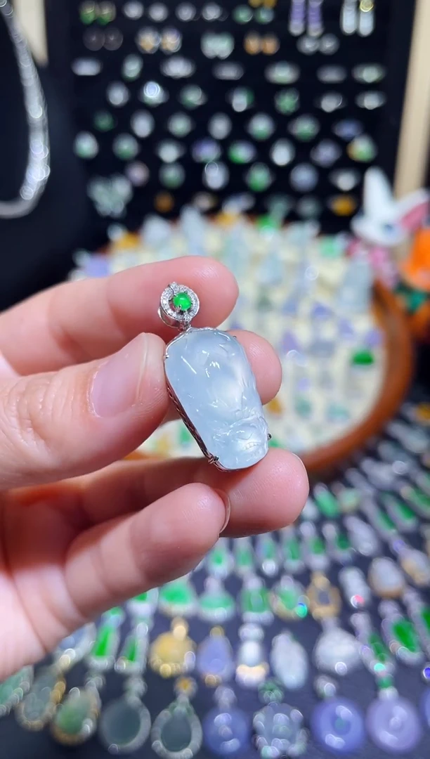 翡翠18K金镶嵌颈饰玻璃种龙头吊坠