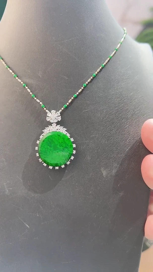 颈饰18K金镶嵌翡翠888888888888