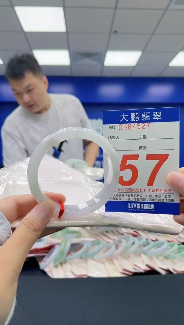 翡翠手镯未镶嵌AAAAAAAA