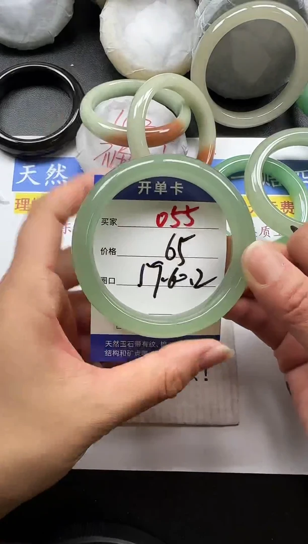 未镶嵌手镯石英质玉055