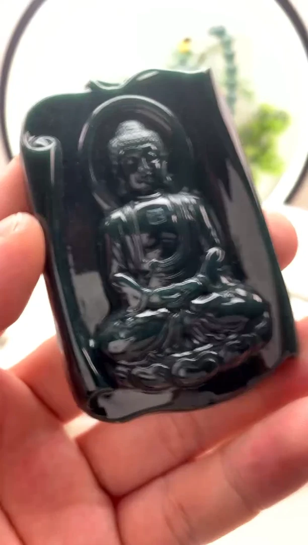 翡翠未镶嵌颈饰大日如来