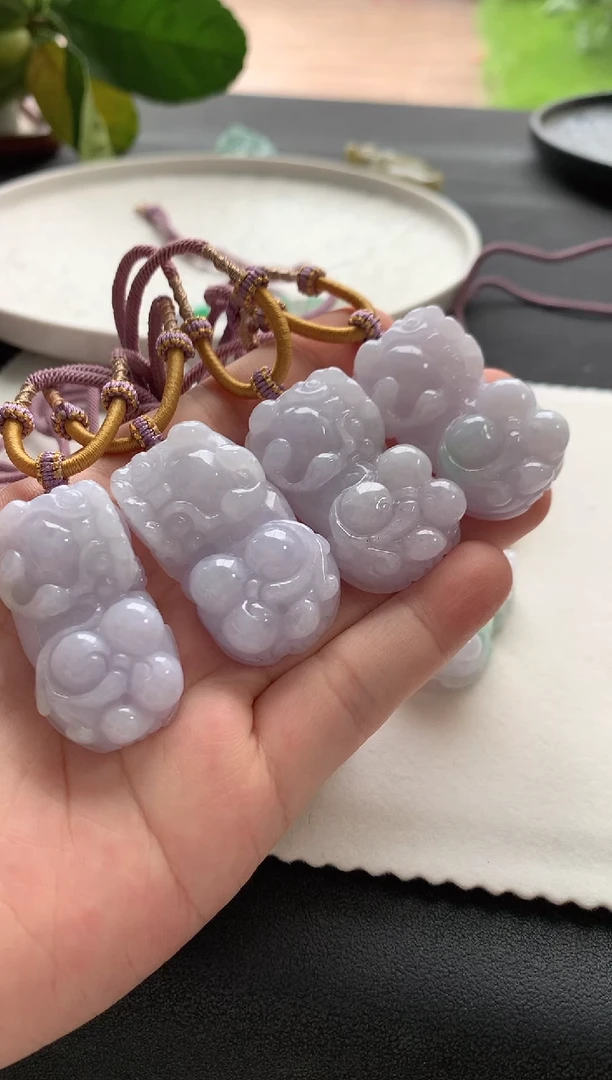 翡翠未镶嵌颈饰翡翠貔貅多样性发一
