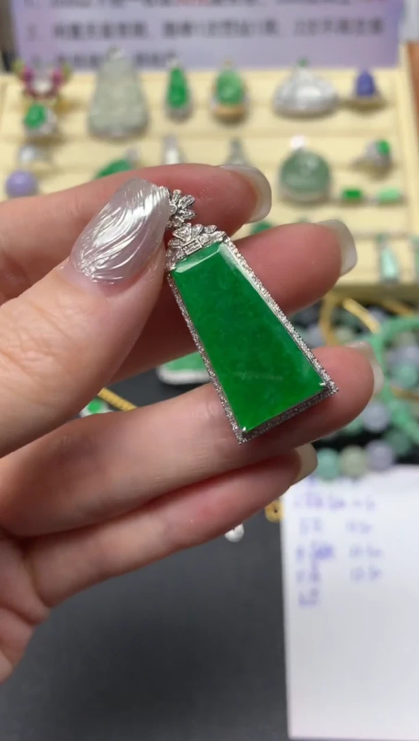 【闪购商品】翡翠吊坠(不含链)18K金镶嵌吊坠|6200+620