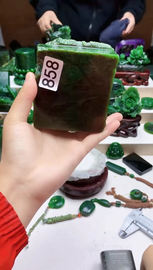 未镶嵌和田玉摆件1