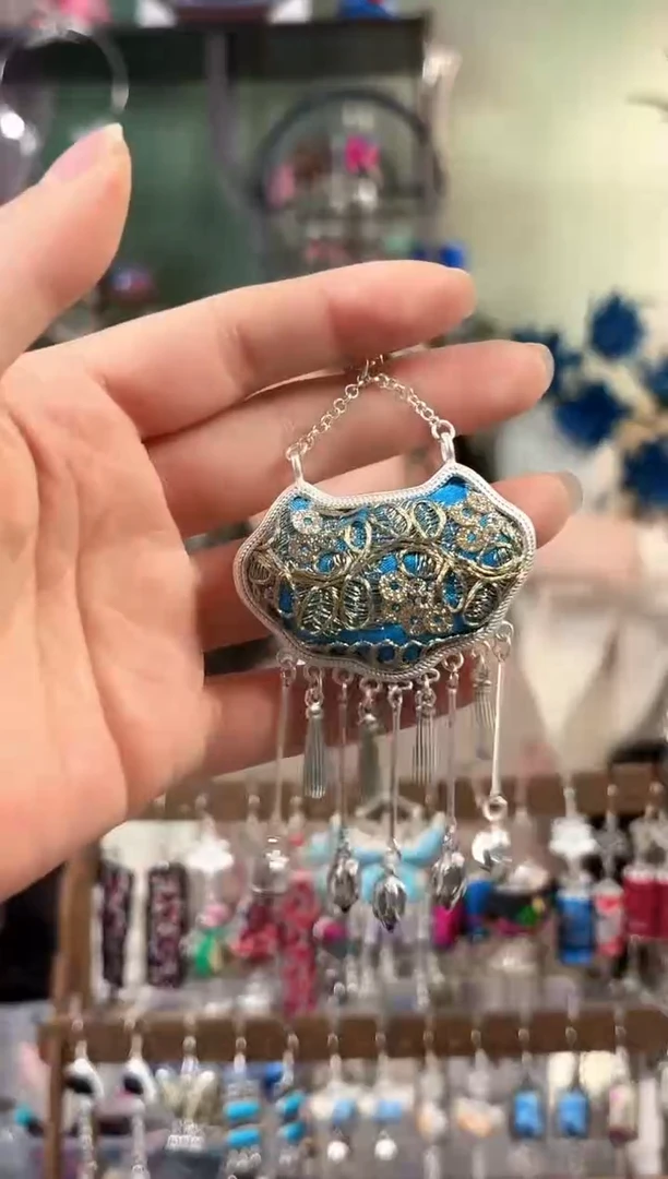 彩云南阁非遗老绣饰品072