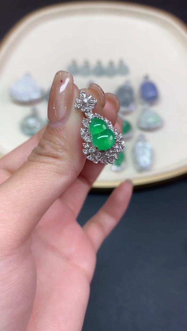 【闪购商品】翡翠吊坠(不含链)18K金镶嵌吊坠A337|13800