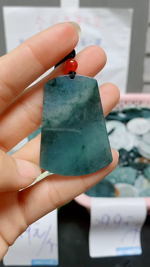 【闪购商品】翡翠颈饰未镶嵌天然翡翠A货