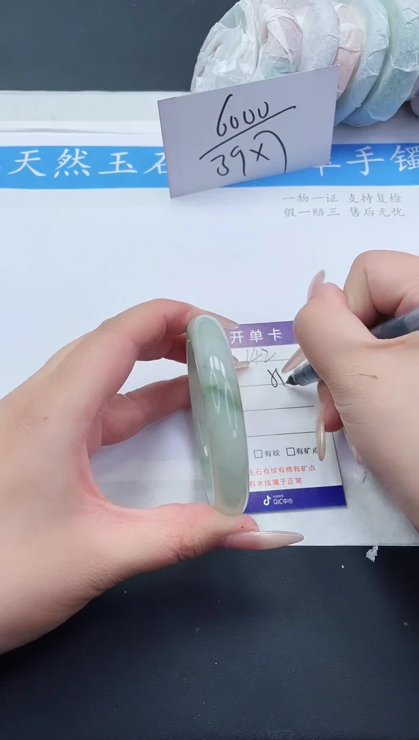 【闪购商品】石英质玉手镯未镶嵌T142-58+