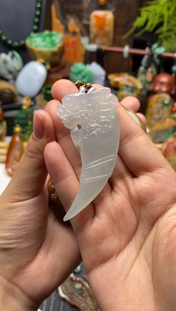 吊坠(不含链)未镶嵌翡翠龙牙吊坠