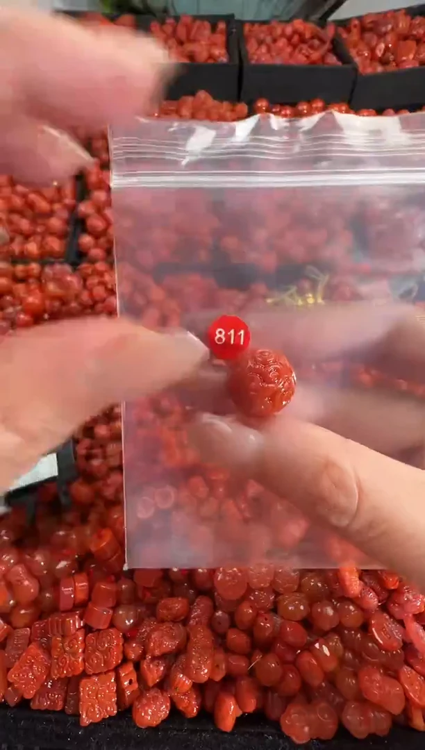 颈饰未镶嵌南红玛瑙1