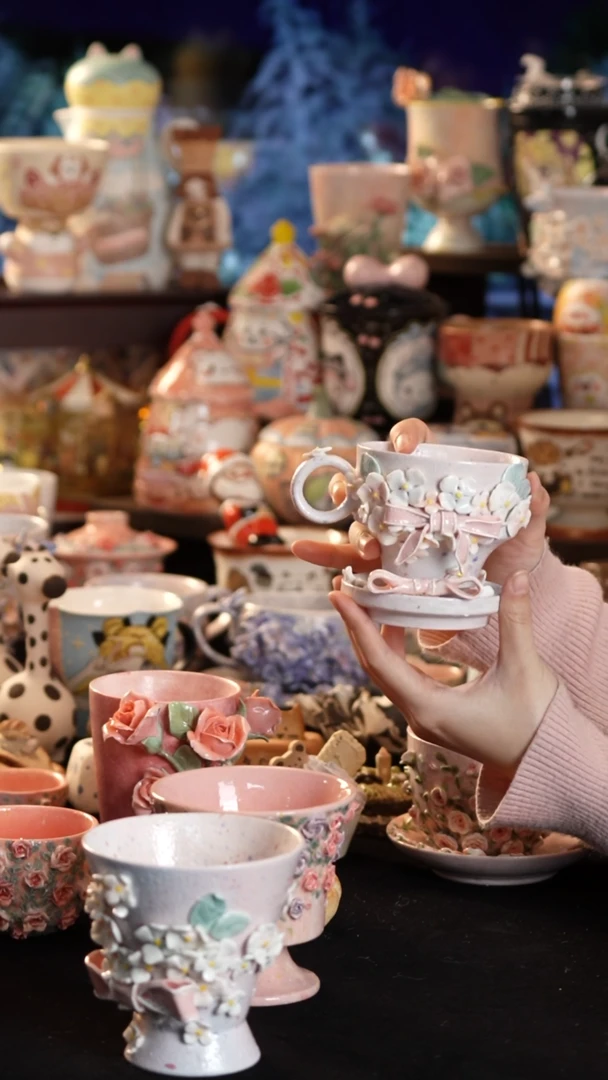 摆件陶景德镇釉下彩手绘设计师款陶瓷