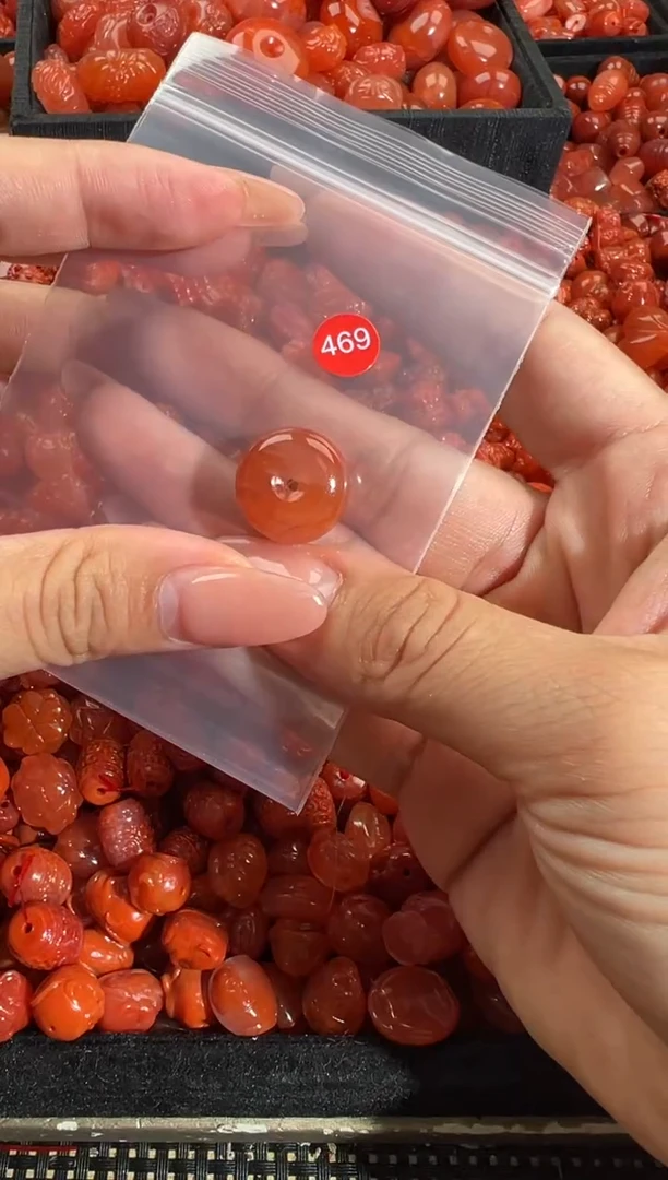 南红玛瑙未镶嵌颈饰1