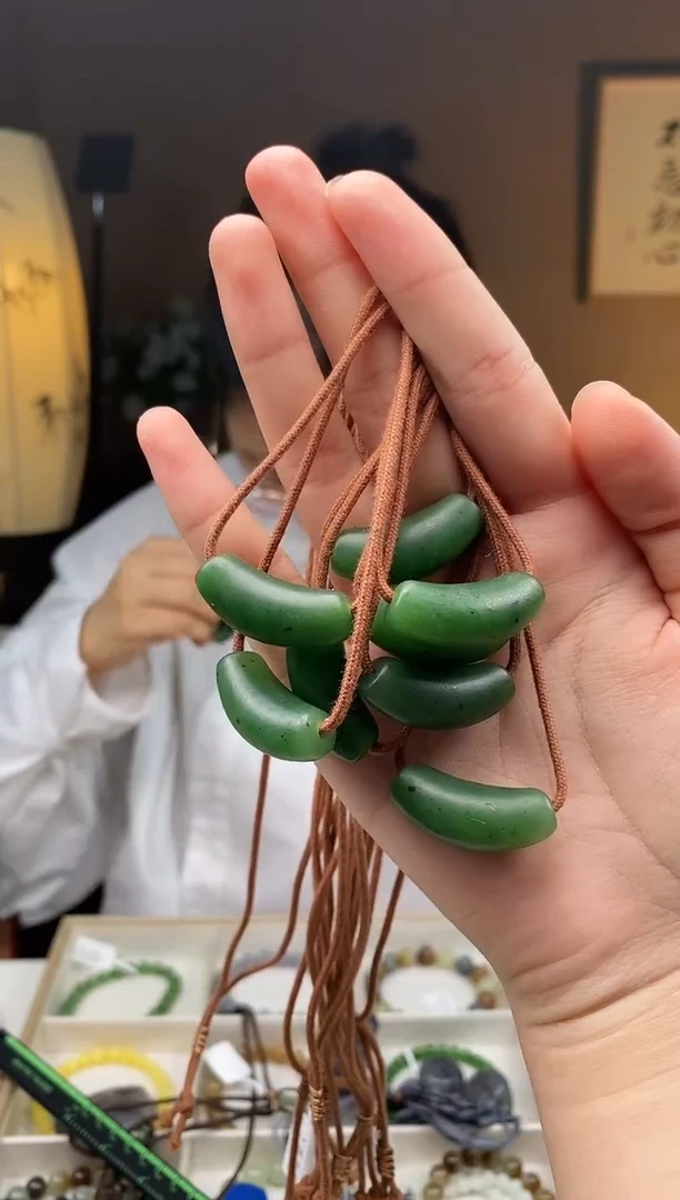 颈饰未镶嵌和田玉碧玉弯管吊坠多样性发一