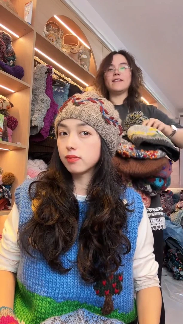 羊毛彩****定百羊毛蓓蕾帽A329