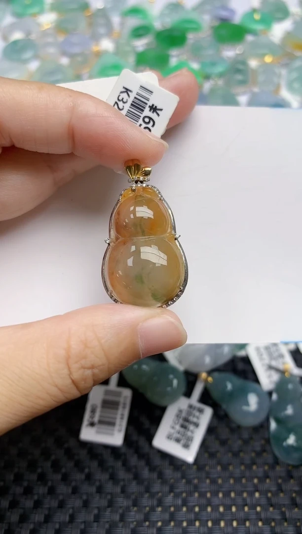 翡翠18K金镶嵌颈饰天然翡翠A货