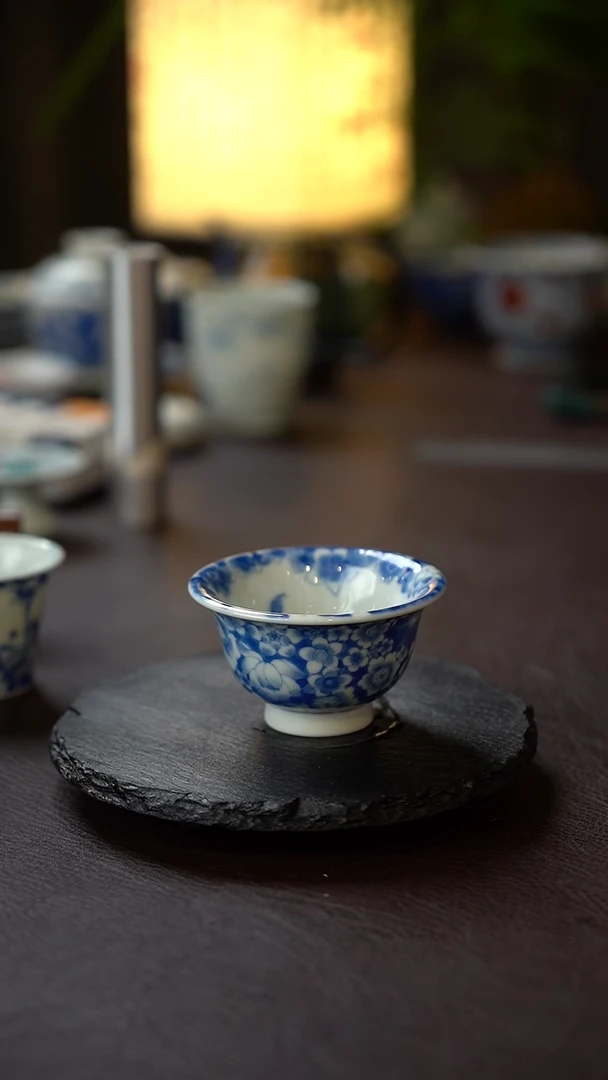 景德镇全手工手绘青花带内绘万花小压手杯