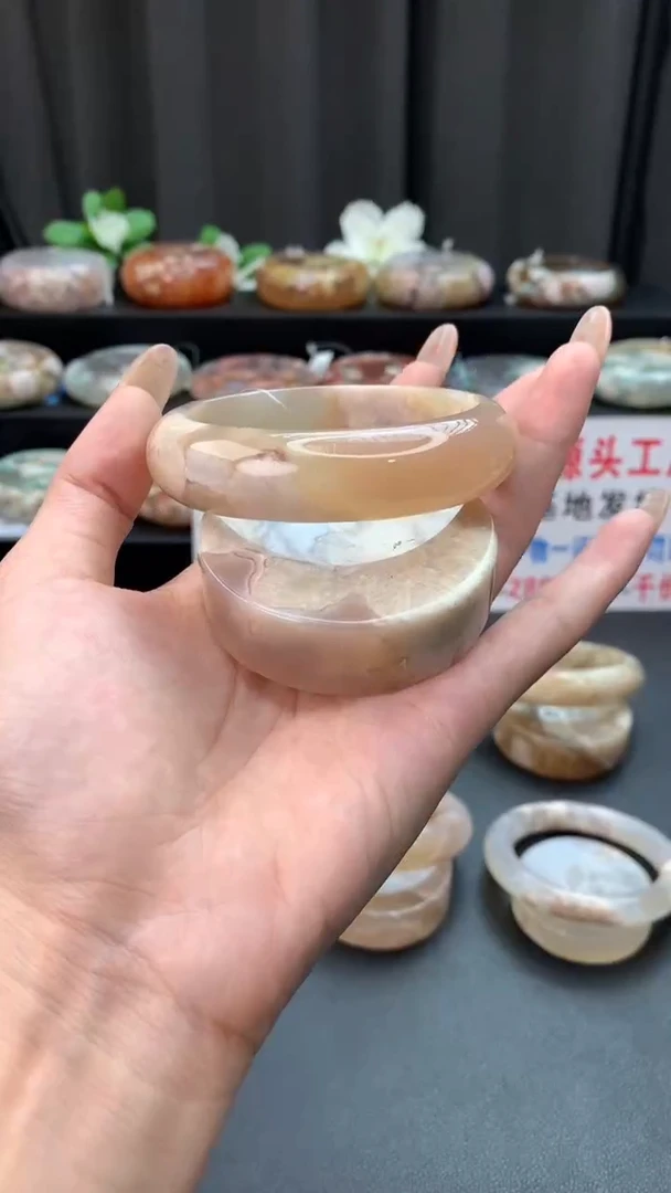 未镶嵌手镯石英质玉（57圈口）赠送镯心 无证书