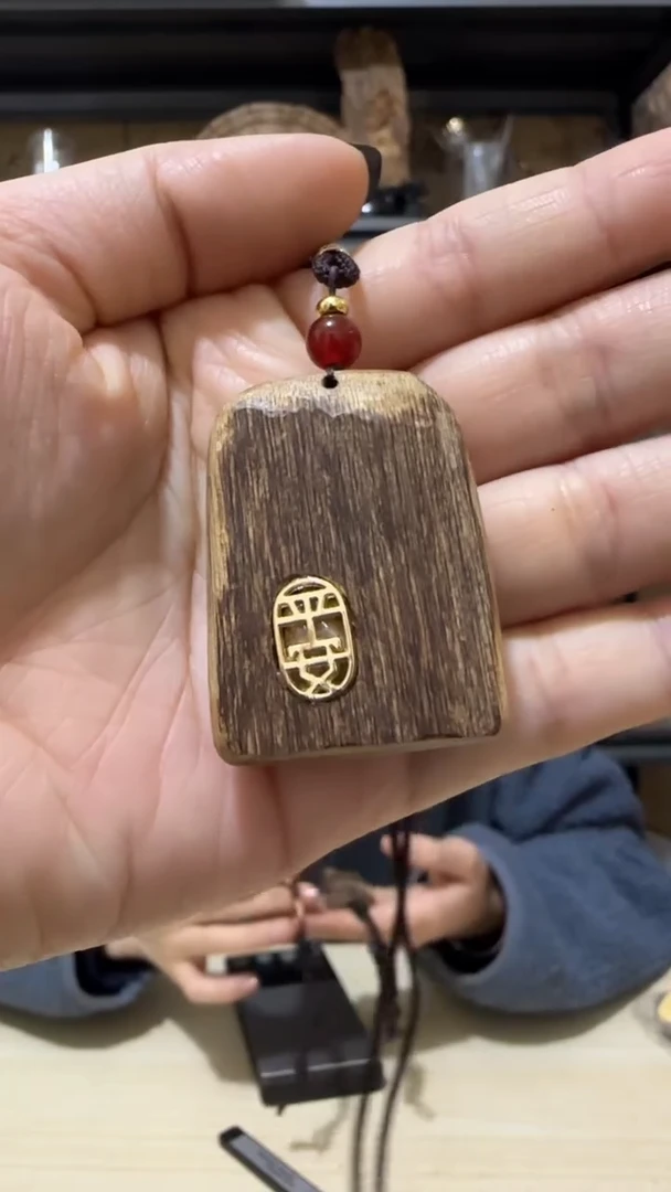 【闪购商品】沉香吊坠35号芽庄野料吊坠牌