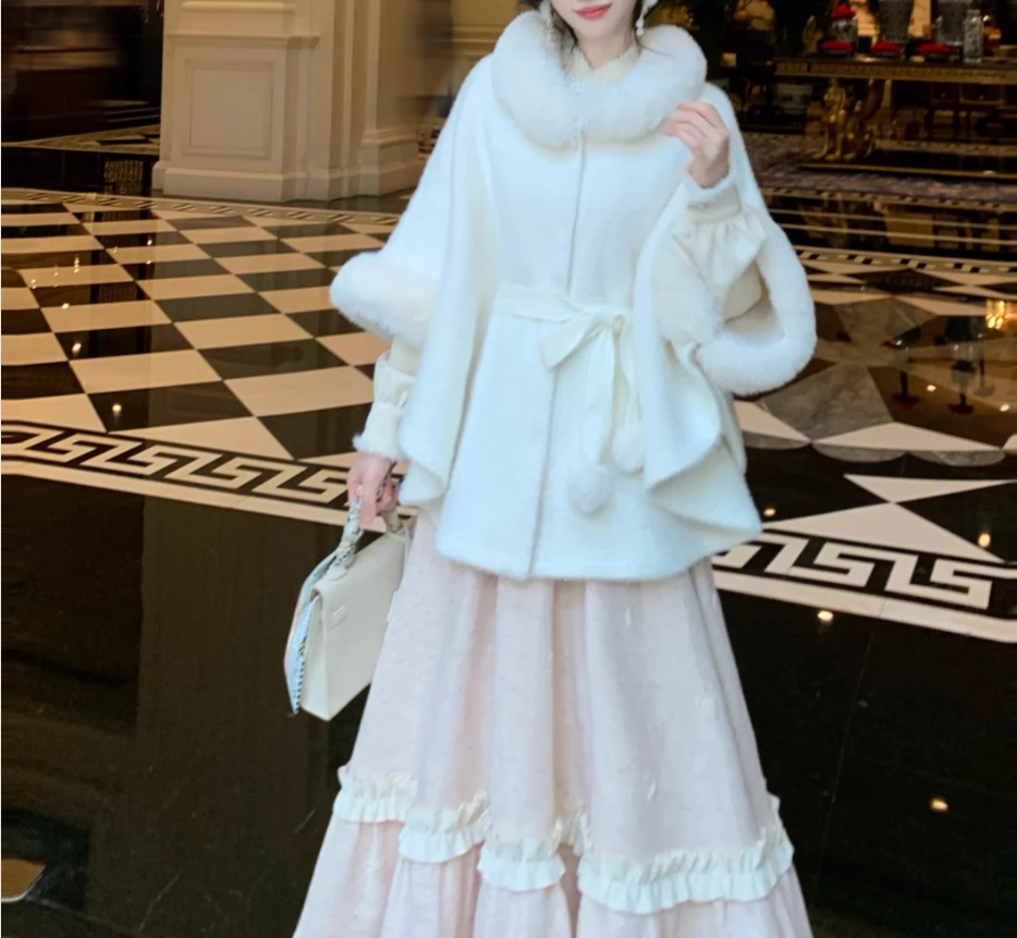 【猪猪队运费补贴 】胖MM冬季保暖加厚短款百搭斗篷披肩外套