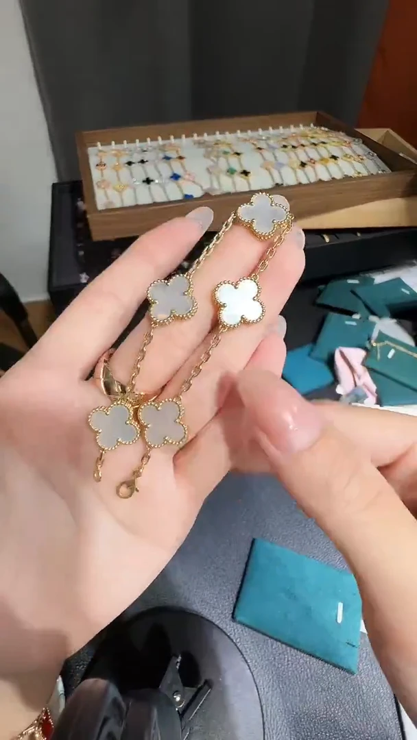 18K金镶嵌贝壳（贝母）手链白色五花手链GHJ