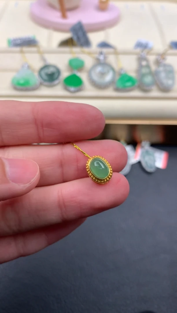 【闪购商品】翡翠颈饰18K金镶嵌D843