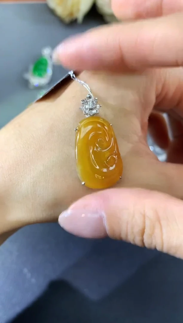 吊坠(不含链)18K金镶嵌翡翠B28多样性发其一