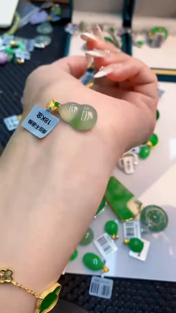 翡翠18K金镶嵌吊坠(不含链)1