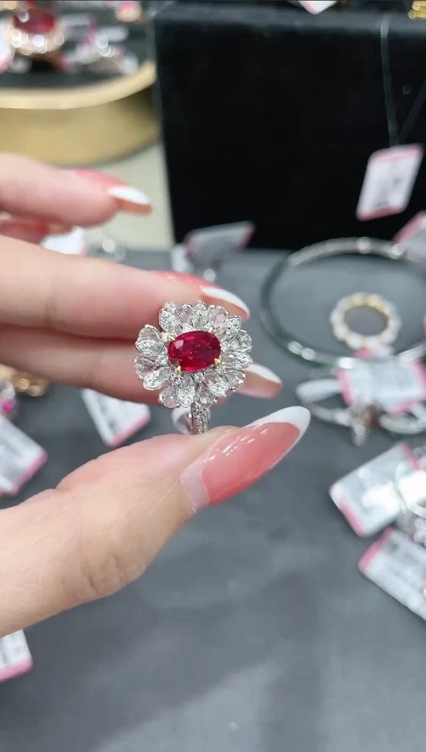 戒指18K金镶嵌红宝石戒指