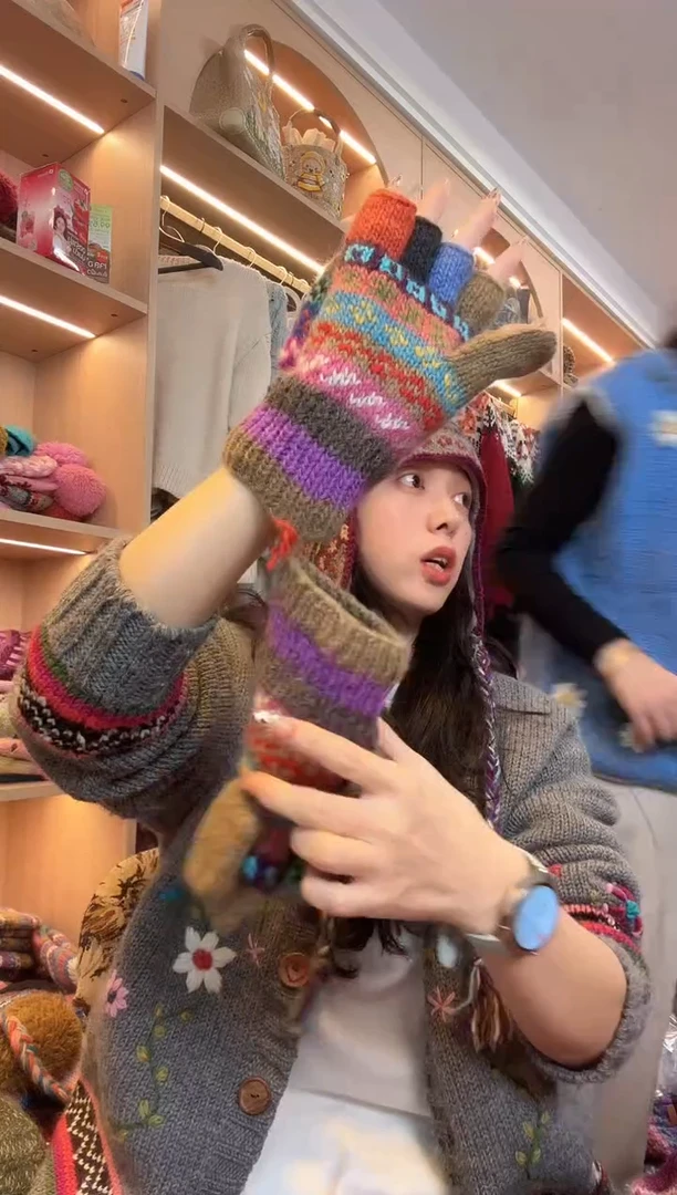 羊毛低****铁五指手套B677