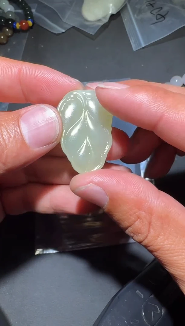 未镶嵌和田玉（糖玉）挂件和田玉