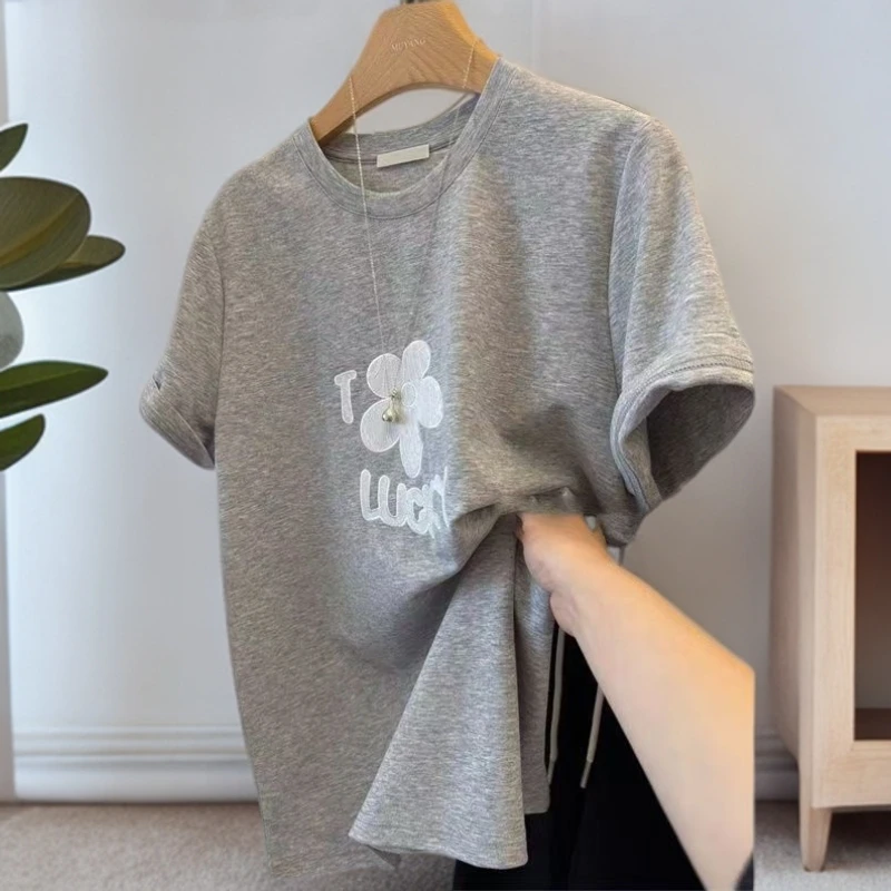 洋气休闲风绣花圆领T恤夏季新款宽松显瘦出席正式场合女士服装